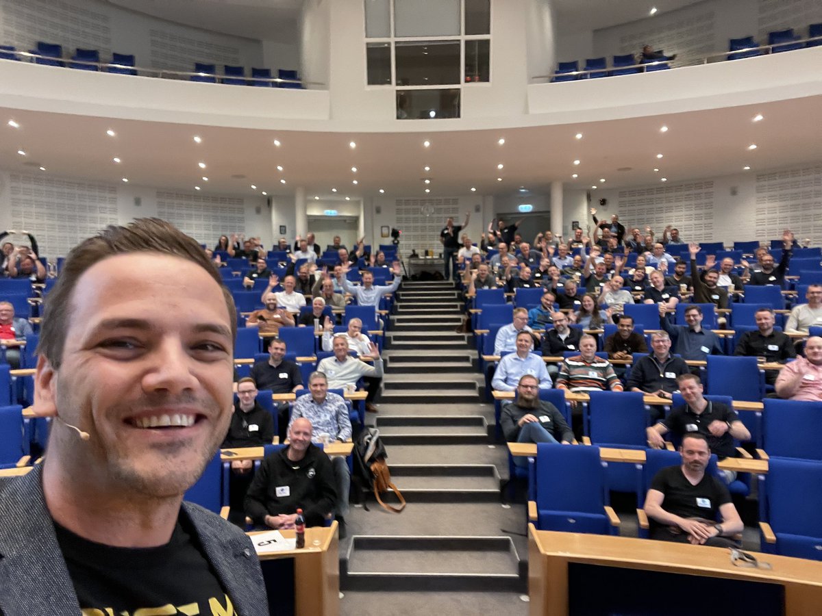 Brinkhoff_C's tweet photo. Closing my trip to Denmark π©π° with a well received and entertaining keynote about the future of VDI with #CloudVDI (AVD) and #CloudPC (W365) at the Danish Citrix User Group at Legoland π§±. Great to meet with customers and friends. Thanks @_POPPELGAARD @KasperMJohansen and team for the invite. #AVD #W365 #CitrixHDXPlus