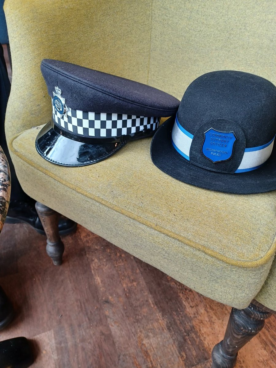 MPSHillside's tweet photo. @MPSHillside are here today in Nero's on first floor in @ElysWimbledon
If you're free to discuss any issues or concerns on the ward or just to say hello to the team we will be here until 2pm.
#CoffeeWithACopper
#CommunityPolicing https://t.co/Qwy1pCbhND