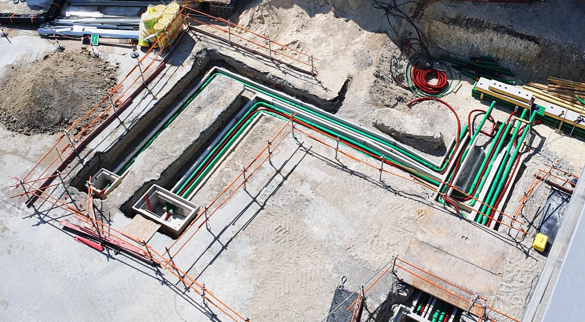 KPSPiping's tweet photo. Today, data centre designers are using a variety of methods to ensure 24/7 365 operations and minimise downtime, including adopting our high-density polyethene piping and our sister company, @Fibrelite’s lightweight GRP composite trench covers.

#KPS #DataCenters #AI https://t.co/MCxNxKlQQQ