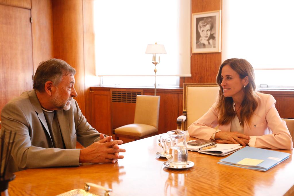 vtolosapaz's tweet photo. Nos reunimos con el vicepresidente del @BancoNacion, @CaserioCarlos, para seguir trabajando en conjunto iniciativas que potencien el desarrollo productivo y social de nuestros pueblos. https://t.co/whPrW6kqLN