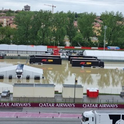 Julien_FEBREAU's tweet photo. Pour ceux (rares !) qui n'ont pas compris la décision qui vient d'être prise d'annuler le GP...

Premièrement, pensez aux populations touchées et aux secouristes qui tentent de les aider en ce moment. 

Deuxièmement, constatez par vous même que l'épreuve n'était  pas tenable. https://t.co/s1N9y8ytUB
