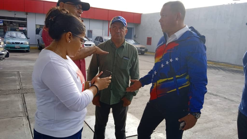 SSC_BOLIVAR's tweet photo. Seguridad Ciudadana de la Gobernación supervisa la E/S Cachamay, ubicada en #Castillito cumpliendo orientaciones del gobernador @amarcanopsuv.
El presidente @NicolasMaduro garantiza Combustible para el Pueblo.

#gasolina
#estaciondeservicio
#PuertoOrdaz https://t.co/veX1nGwslW