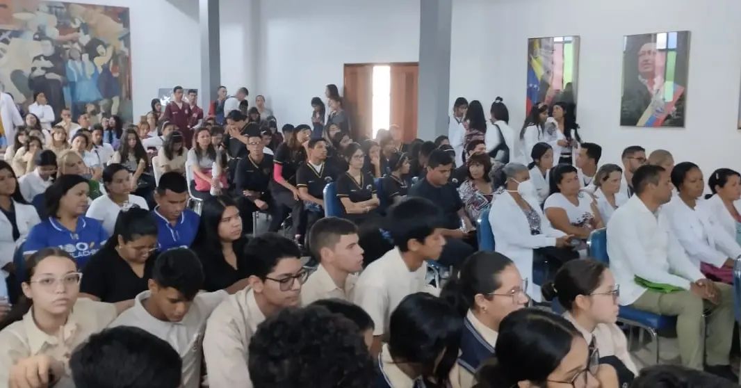 #PoesíaParaLaPaz Los chicos/as 👧👦 de Bach. de las distintas instituciones educativas del Mcpio Guanare, se dieron cita para la consulta pública del Proyecto de Ley para la Prevención, atención y Tratamiento de Enfermedades de Transmisión Sexual  <a href="/NicolasMaduro/">Nicolás Maduro</a>