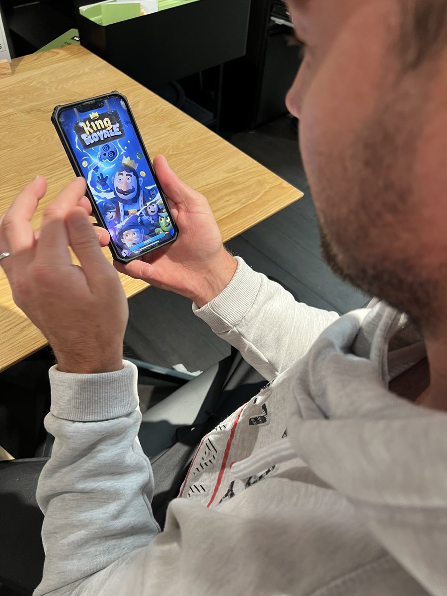 ABdeVilliers17's tweet photo. I used to play a lot of Golf Clash in my downtime, but recently discovered King Royale : Idle Tycoon, an amazing game that I simply love playing. When you’re bored and have some time to switch off and relax, go download this game and go save your princess! 

Warning, it’s highly addictive 😄 #KingRoyaleIdleTycoon

Download Link: https://t.co/qlBycZjkWY