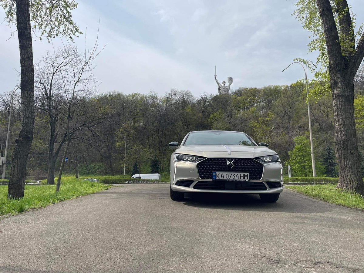 DS_Ukraine's tweet photo. DS Automobiles знову в фокусі експертів! Редакція AUTO-Consulting разом з новим DS 9 вирушила на пошуки «Привида опери».
Чи вдалось знайти його в флагмані бренду?
Читайте в свіжому огляді: https://t.co/CTk3Qibycf https://t.co/6Yr7uPibwT