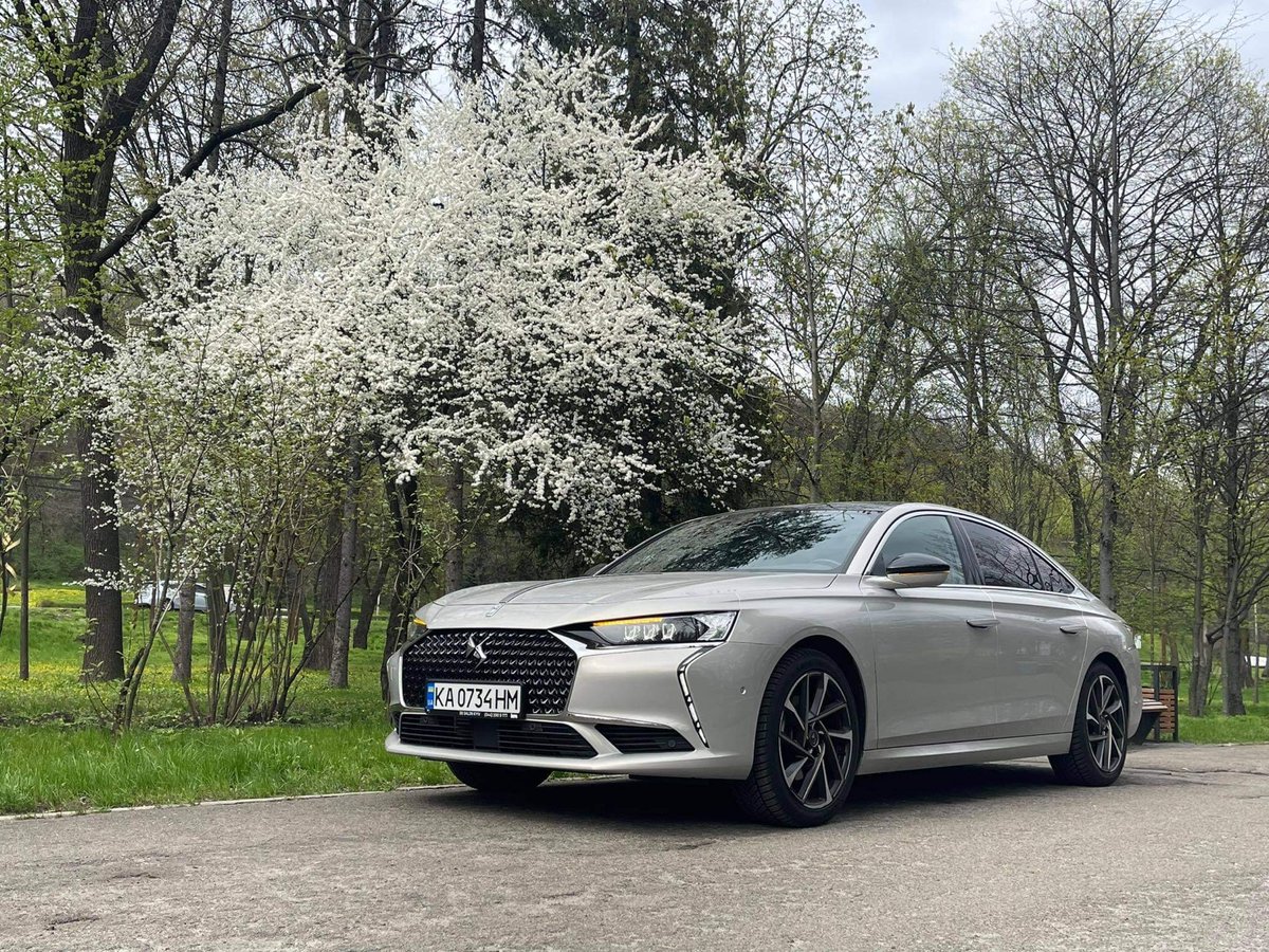 DS_Ukraine's tweet photo. DS Automobiles знову в фокусі експертів! Редакція AUTO-Consulting разом з новим DS 9 вирушила на пошуки «Привида опери».
Чи вдалось знайти його в флагмані бренду?
Читайте в свіжому огляді: https://t.co/CTk3Qibycf https://t.co/6Yr7uPibwT