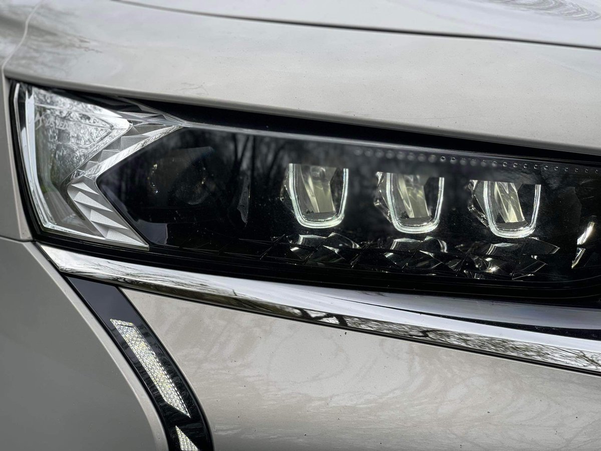 DS_Ukraine's tweet photo. DS Automobiles знову в фокусі експертів! Редакція AUTO-Consulting разом з новим DS 9 вирушила на пошуки «Привида опери».
Чи вдалось знайти його в флагмані бренду?
Читайте в свіжому огляді: https://t.co/CTk3Qibycf https://t.co/6Yr7uPibwT
