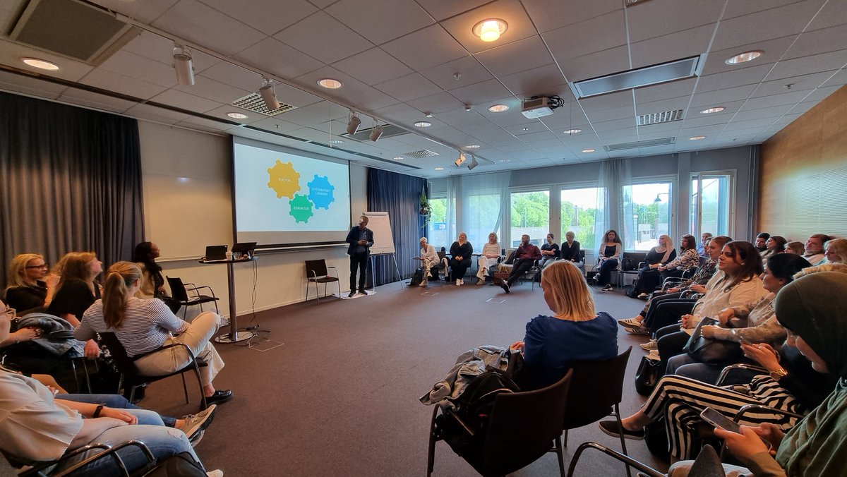 #skolområdeGårdsten#
Utvecklar ledarskap
<a href="/JerlhaAnna/">Anna-KristinaJerlhag</a> <a href="/GillbergSusanne/">Susanne Gillberg</a> <a href="/DGicarevska/">Daniela Gicarevska</a>