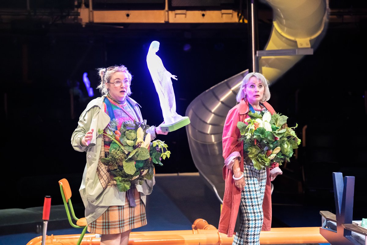 rxtheatre's tweet photo. It's press night✨

All the best to the cast, crew &amp; creatives!

Are you there tonight? Be warned, you might not be able to contain your laughter!

🎭Directed by @Bryony_Shan
✍️By Dario Fo &amp; Franca Rame, in a new version by
@mariekehardy
🎟️https://t.co/q6qLVowqcy
📸Johan Persson https://t.co/Ely8XAU3PK