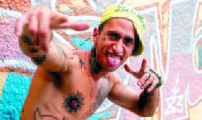laprovincia_es's tweet photo. 📸🖤 Diez años de la muerte de El Batu

 Se cumplen diez años desde el fallecimiento de 'El Batu', el recordado youtuber canario que dejó una huella imborrable en las redes sociales. José David Delgado Álvarez, conocido como 'El Batu', perdió la vida en Gran Canaria. https://t.co/FMU0VpEDsc