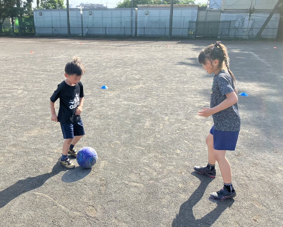 y_matthaus's tweet photo. 【マテウスサッカースクール】
マテウスサッカースクールの練習着が完成！早速みんなで着て練習！一体感がより高まり、いつもよりテンション高めの1日でした！
ウェア作成にご協力くださったUNITED FIVE @UNITEDFIVE_info 様
ありがとうございました！ https://t.co/zzgJUwljMp