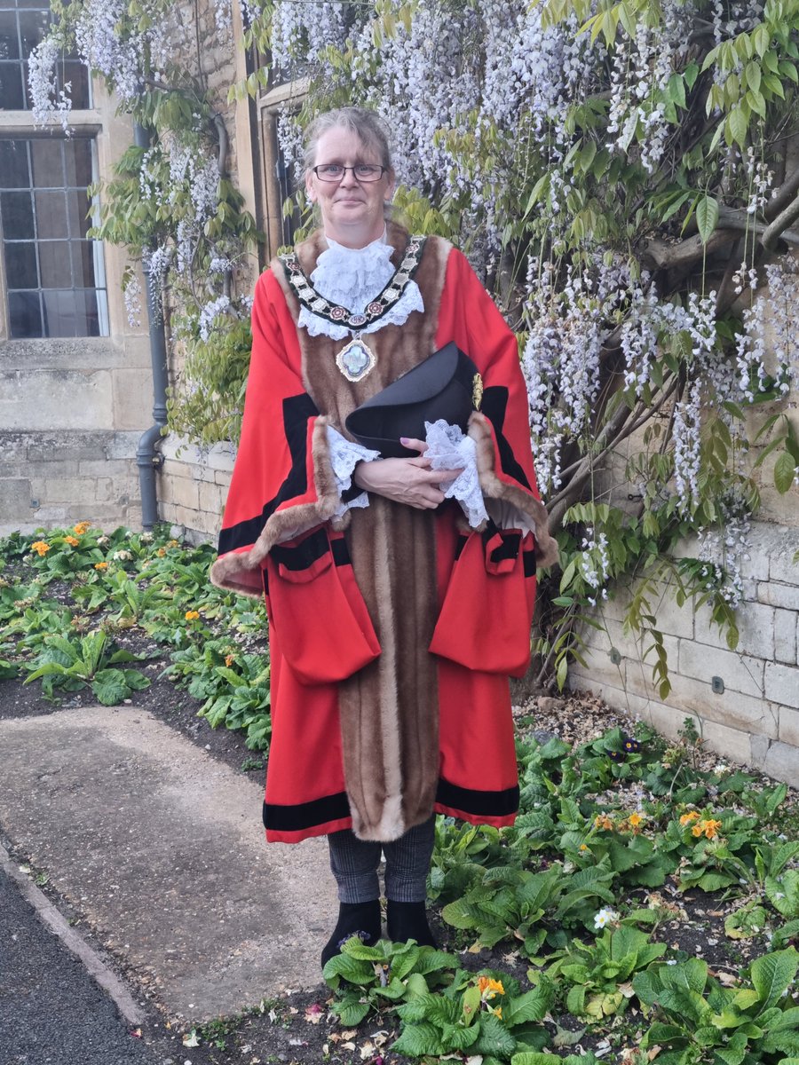 The Annual General Meeting and Mayor Making of Rushden Town Council was held on 16/5/23 and Cllr Tracey Smith was elected Mayor for the next Civic Year
Town Mayor's Consort:  Cllr Paul Harley
Deputy Mayor: Cllr David Coleman
Deputy Mayor's Consort: Cllr Mrs Melanie Coleman https://t.co/oo7O0T9Owb