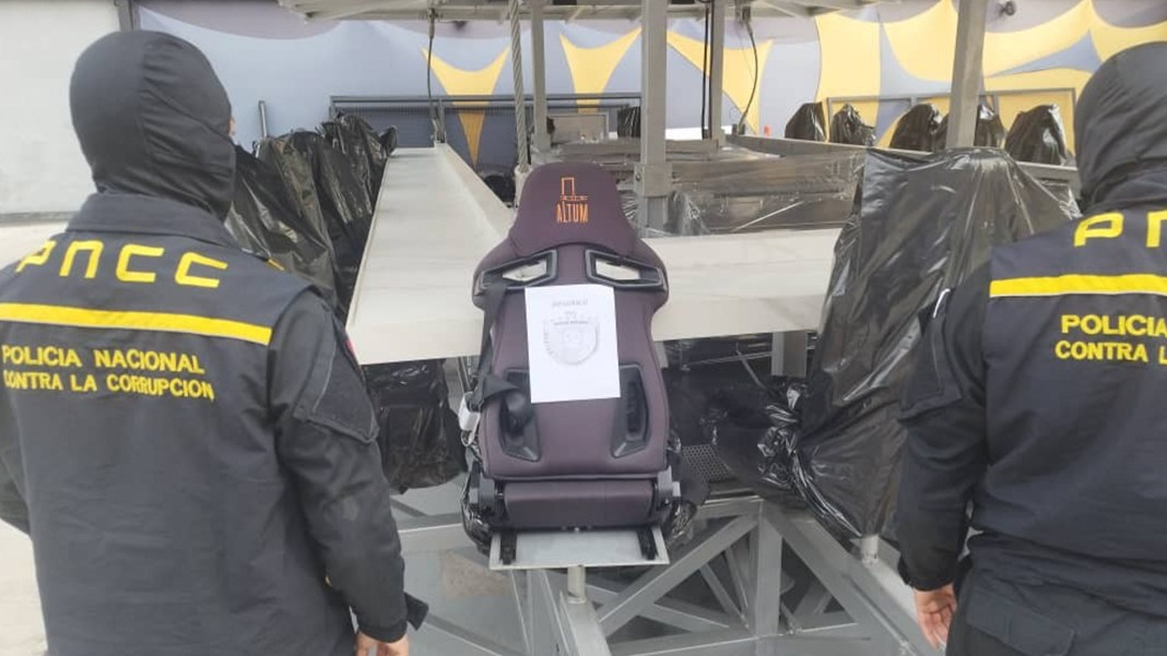🛑Ayer, el medio digital La Tabla develó que el pasado lunes la Policía Nacional Contra la Corrupción (PNCC) ejecutó el aseguramiento de las instalaciones y bienes del restaurante aéreo Altum.
#PoesíaParaLaPaz