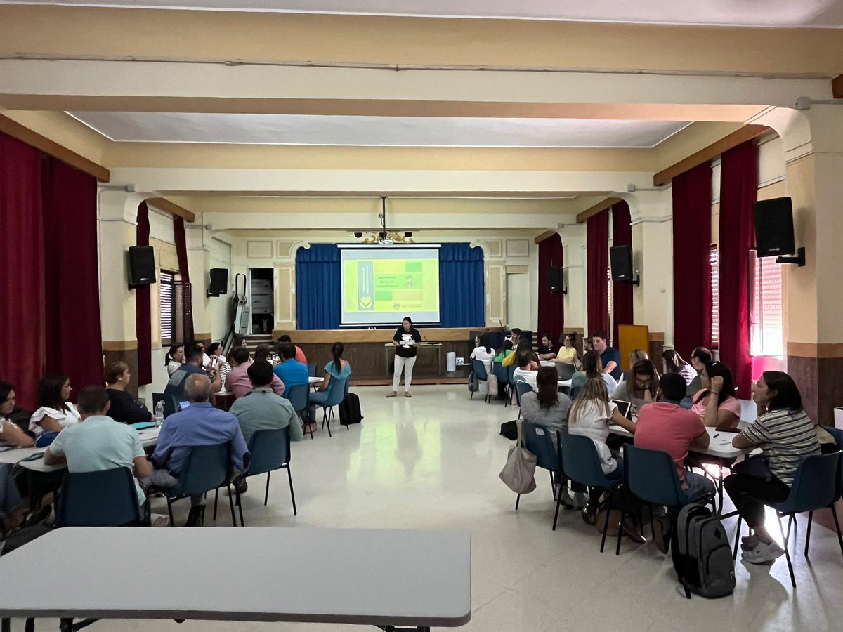 ciamariapuente's tweet photo. En la tarde de ayer el #claustro de @ciamariapuente compartimos la tercera sesión de #caracterpropio #gracias a @fmbenitez25 “Herederos de un Proyecto: crecer como persona participando de un proyecto común” #comprometiéndonoscrecemoscomopersonas  @cmariaeducacion  #signa https://t.co/JGoKzPjpgg