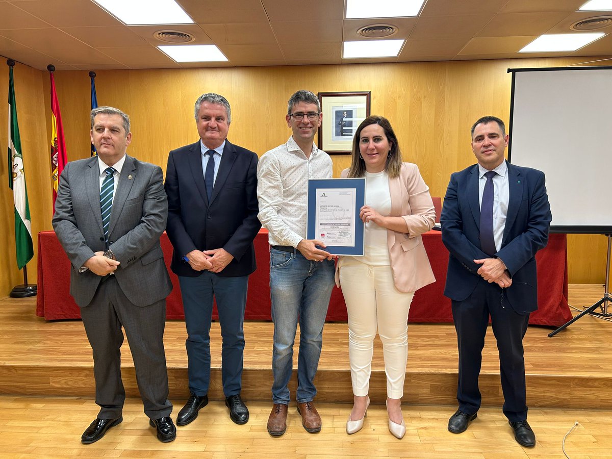 Agencia de Calidad Sanitaria de Andalucía (@calidadacsa) on Twitter photo <a href="/juanbelmena/">Juan de la Cruz Belmonte Mena</a> <a href="/HUniv_Poniente/">Hospital Universitario Poniente</a> <a href="/AgsnaO/">AGSNA OFICIAL</a> <a href="/DAPAlmeria/">Distrito Sanitario Almería</a> <a href="/saludand/">Consejería de Salud y Consumo</a> Entrega del certificado de #calidadACSA en nivel 'Avanzado' a las unidades de Medicina Interna y Especialidades Médicas🎖️, y Pediatría🎖️, del <a href="/HUniv_Poniente/">Hospital Universitario Poniente</a>. ¡Enhorabuena! 👏 <a href="/juanbelmena/">Juan de la Cruz Belmonte Mena</a> <a href="/HUniv_Poniente/">Hospital Universitario Poniente</a> <a href="/AgsnaO/">AGSNA OFICIAL</a> <a href="/DAPAlmeria/">Distrito Sanitario Almería</a> <a href="/saludand/">Consejería de Salud y Consumo</a> Entrega del certificado de #calidadACSA en nivel 'Avanzado' a las unidades de Medicina Interna y Especialidades Médicas🎖️, y Pediatría🎖️, del <a href="/HUniv_Poniente/">Hospital Universitario Poniente</a>. ¡Enhorabuena! 👏