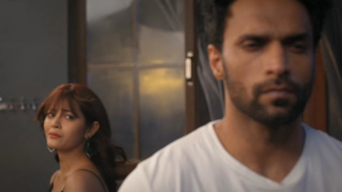 He had caged his heart in the shells of guilt, pain n sorrow assuming that Love ain't his element..but her aura,her presence,her smile,her voice, her tears,her hold it all made way to his Soul n his Heart ultimately found its Heartbeat..
#MoRan did pass all the tests of Love..❤️