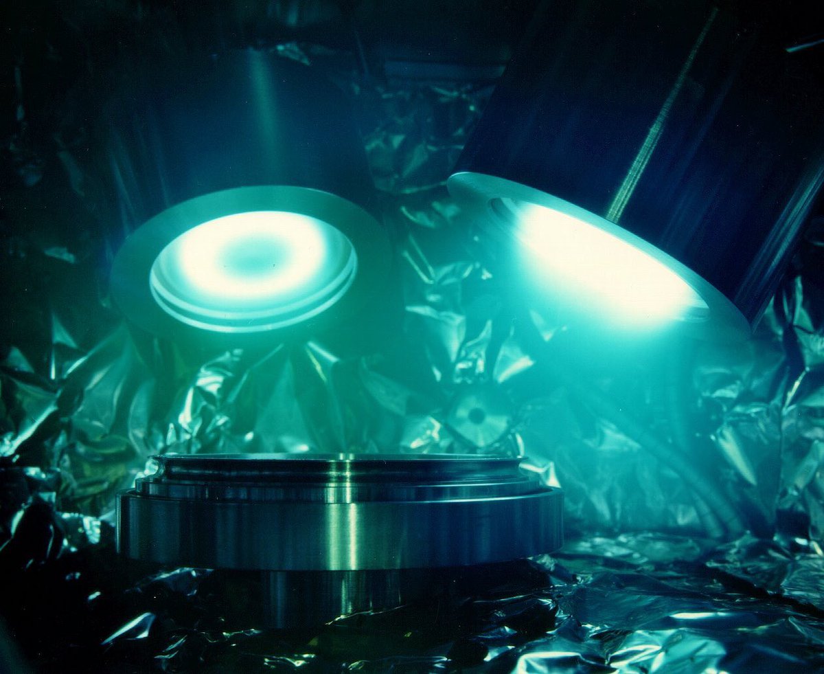 Confocal sputtering Copper (Cu) in pure Argon (Ar) in the lab before shipment to customer

#thinfilms