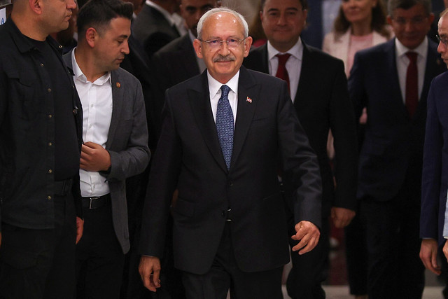solcugazete's tweet photo. Kılıçdaroğlu: (Erdoğan’a)

“Çakma dünya lideri.” https://t.co/YyaGQrWNqB