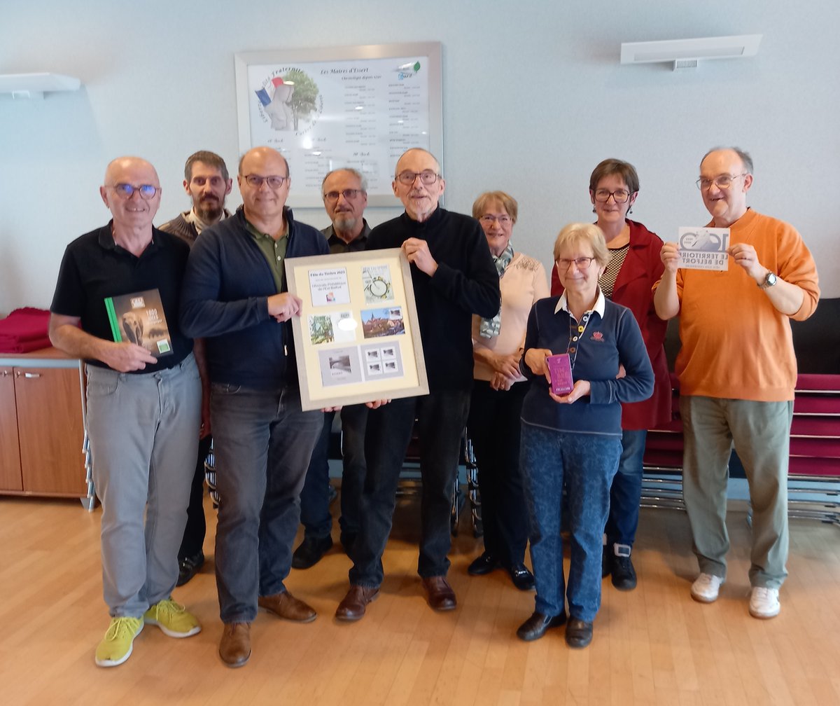 Aphiest's tweet photo. Ce lundi était le moment de remercier une nouvelle fois Essert et toute l'équipe municipale pour son accueil très sympathique à l'occasion de la Fête du Timbre 2023 https://t.co/ZwaDTTaPyW @TimbresFFAP @gprabphilatelie  #timbre #fetdutimbre #FT2023 #Essert https://t.co/1xvSD4zL4w