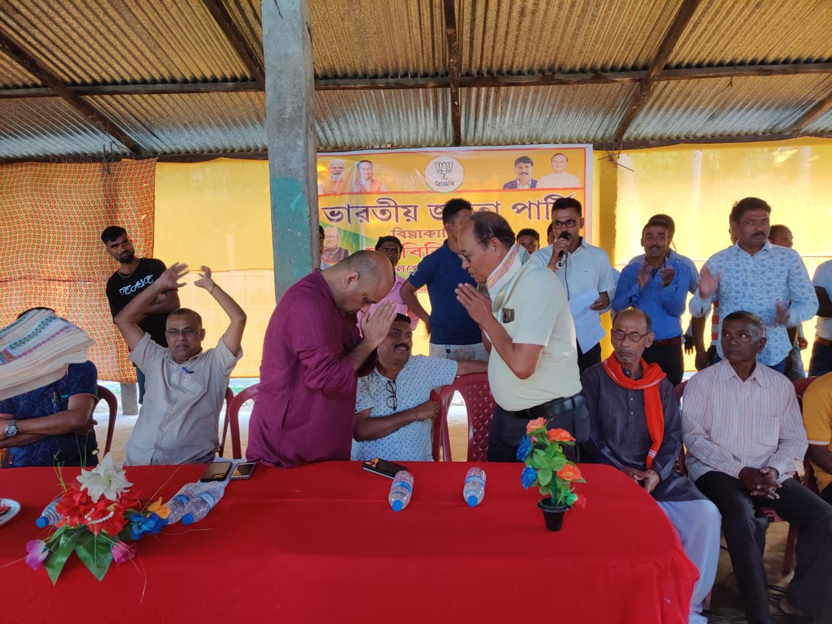 drrajdeeproy's tweet photo. As I continued to engage with communities across multiple locations in my constituency, my 5th meeting of the day was at Dilkhush GP. Interacted with the beneficiaries of flagship schemes. Sharing glimpses of meeting at Dilkhush GP. #PoliticsOfDevelopment
#9YearsOfBJPGovt https://t.co/eSJjFk8eXB
