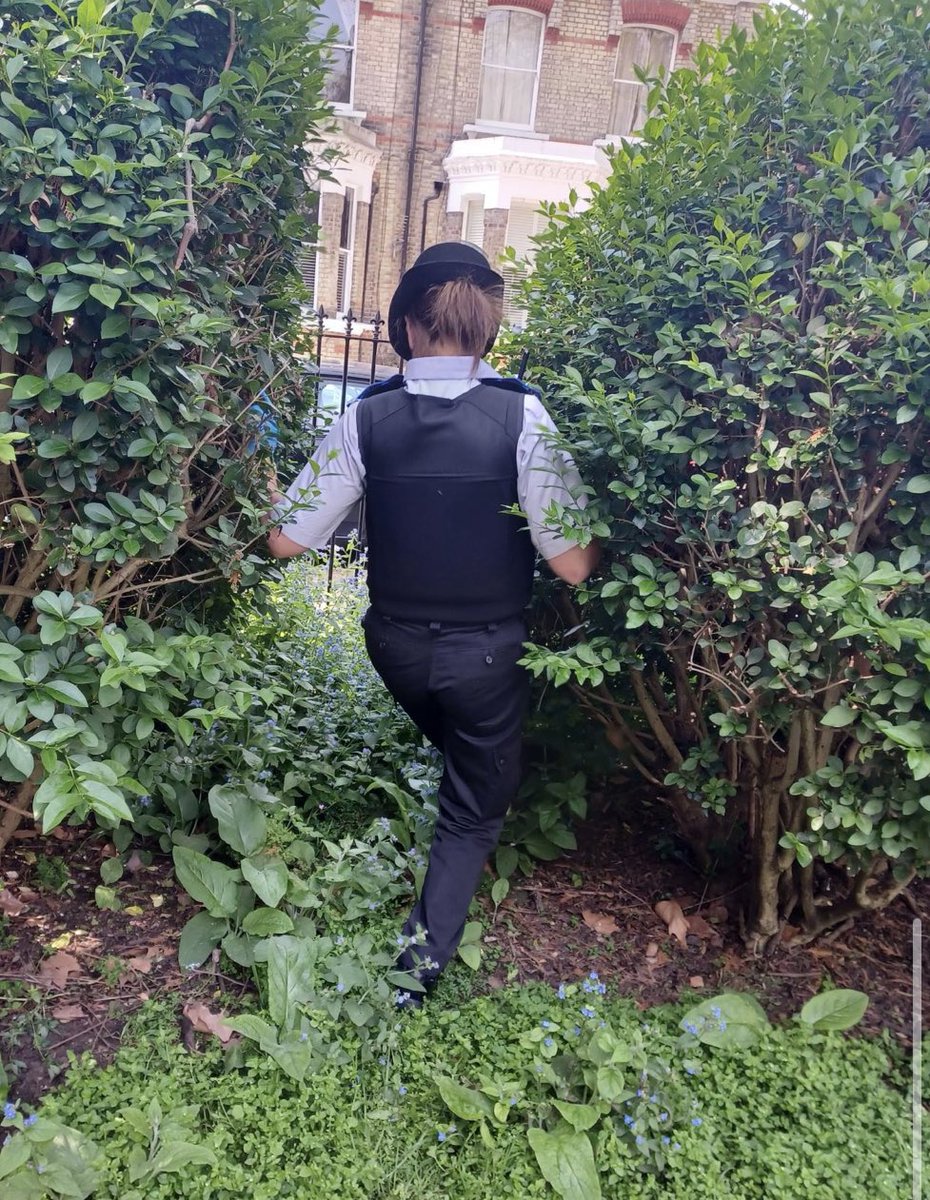 #OpSceptre weapon sweep of St Andrews Square this afternoon #KnifeCrimeAwarenessWeek