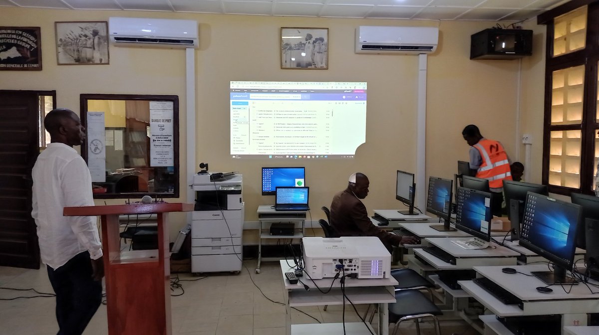 La Bibliothèque numérique de l'ENAM de Bangui est un outil d'excellence pour la formation des étudiants et le rayonnement des chercheurs centrafricains.

🇫🇷🤝🇨🇫