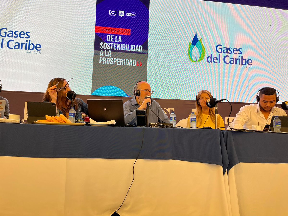 Hoy se encuentra en el Atlántico el equipo de <a href="/lafm/">La FM</a>. Los invito a sintonizar la emisión que realizan desde el <a href="/HotelElPradoBaq/">Hotel El Prado Barranquilla</a>, a la que he sido invitada. 👉🏻 lafm.com.co

Bienvenidos <a href="/lcvelez/">Luis Carlos Vélez 🌎</a>, <a href="/darcyquinnr/">Darcy Quinn</a>, <a href="/JuanLozano_R/">Juan Lozano</a> y Fernando Quijano.

#BarranquillaEs