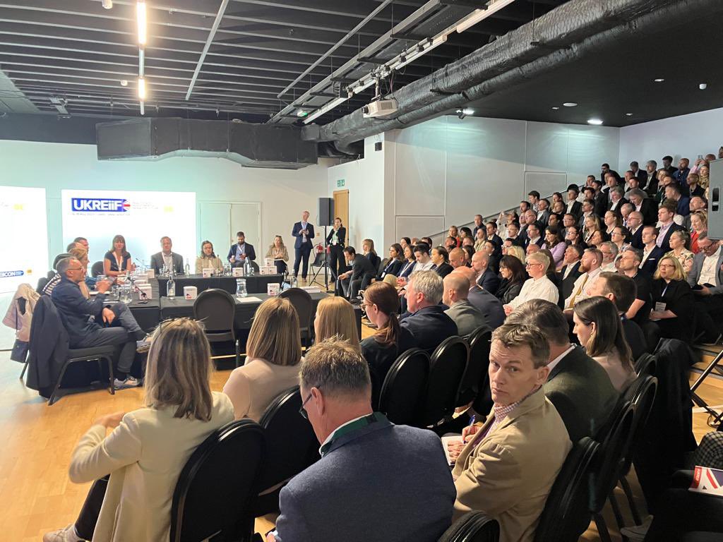 It’s a full house for the New is Good but Old is Better - why retrofit is the key to net zero, session at <a href="/UKREiiF/">UKREiiF</a> 👀👏🏼

Cheryl Hiles, Director of <a href="/EnergyCapitalUK/">Energy Capital</a> is speaking on the panel - discussing the #WestMidlands