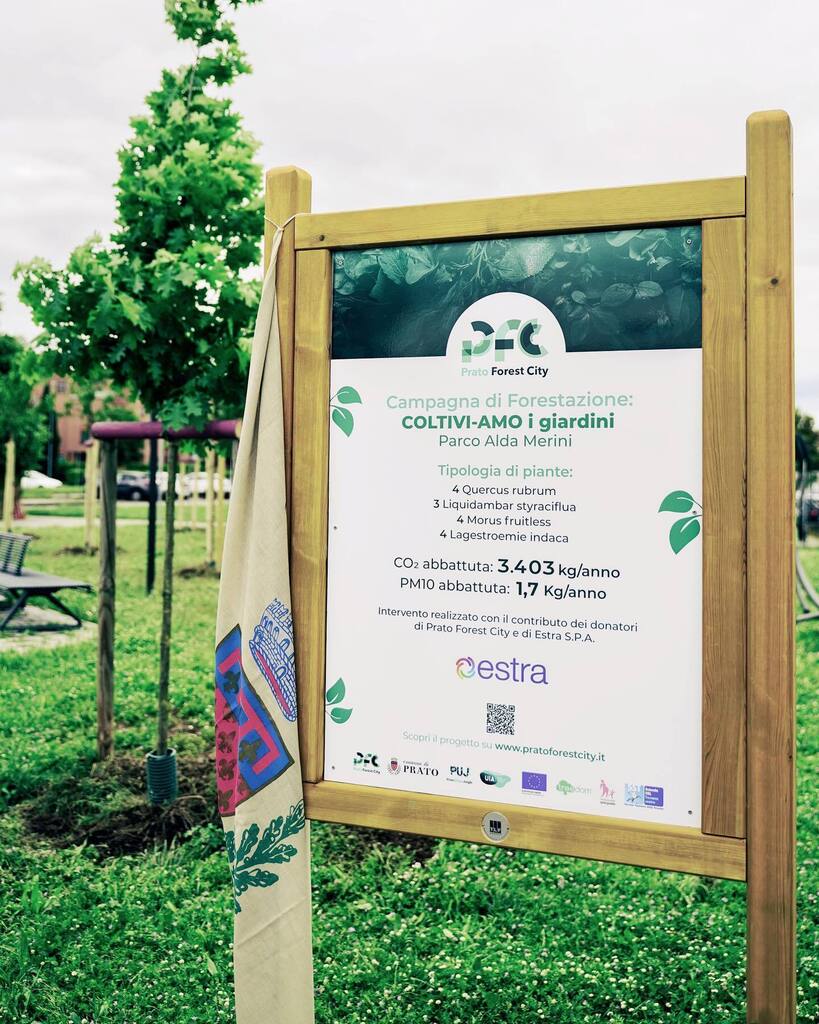 🌳Oggi abbiamo inaugurato la nuova area verde del Parco Alda Merini! 
Grazie al contributo di @estra_spa e dei cittadini che hanno fatto una donazione sulla piattaforma #PratoForestCity è stato possibile mettere a dimora:

4 Quercus rubrum;
3 Liquidam… instagr.am/p/CsV8o7BMl1y/