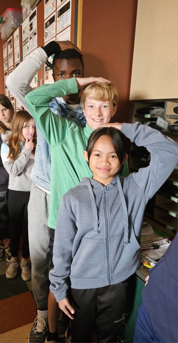 SchoolBennett's tweet photo. Our 5th Graders come in all different sizes! https://t.co/gdMh4HpIcU