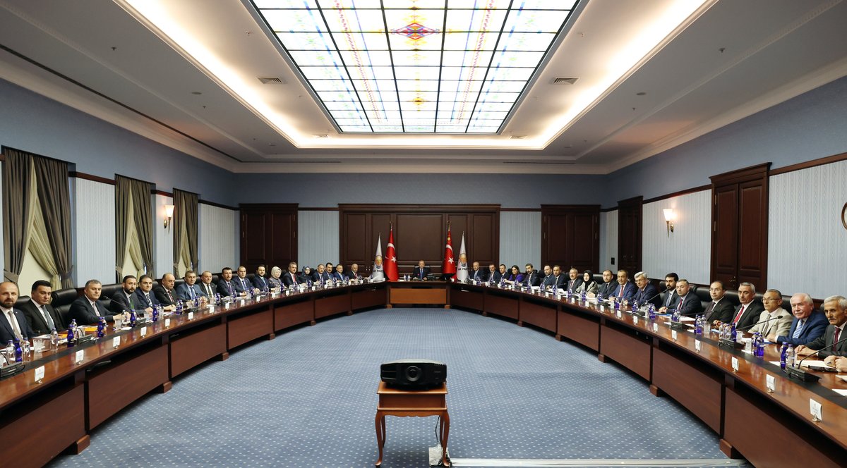 Genel Başkanımız ve Cumhurbaşkanımız Recep Tayyip Erdoğan, Ankara İl Teşkilatımız ve ilçe belediye başkanlarımız ile bir araya geldi.