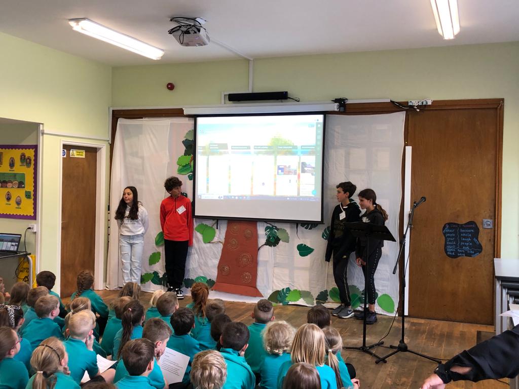 EscolaElsPins's tweet image. Primer dia a #BoltonPrimarySchool en aquesta darrere mobilitat del #ErasmusK229 amb l'alumnat de l'escola. Hem conegut a la resta de participants i el centre que ens acull. Hem fet activitats sobre sostenibilitat molt variades! @sepiegob @EUErasmusPlus @EplusCatEdu