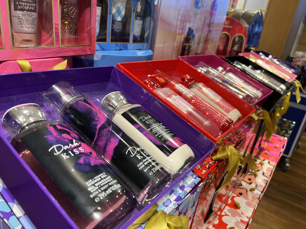 Azure_Cardania's tweet photo. Shopping gifts for bestie 🫶🏻

#Cardania #Girypto #Gifts https://t.co/pcuDE2t0JK