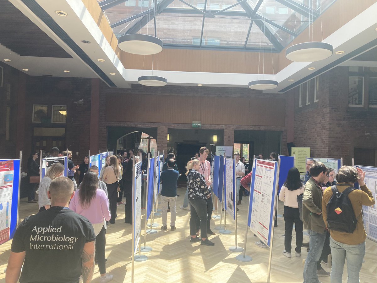 AMIposts's tweet image. Poster session in full-swing and very lively despite the massive lunch!! Amazing #LAM_ECS2023