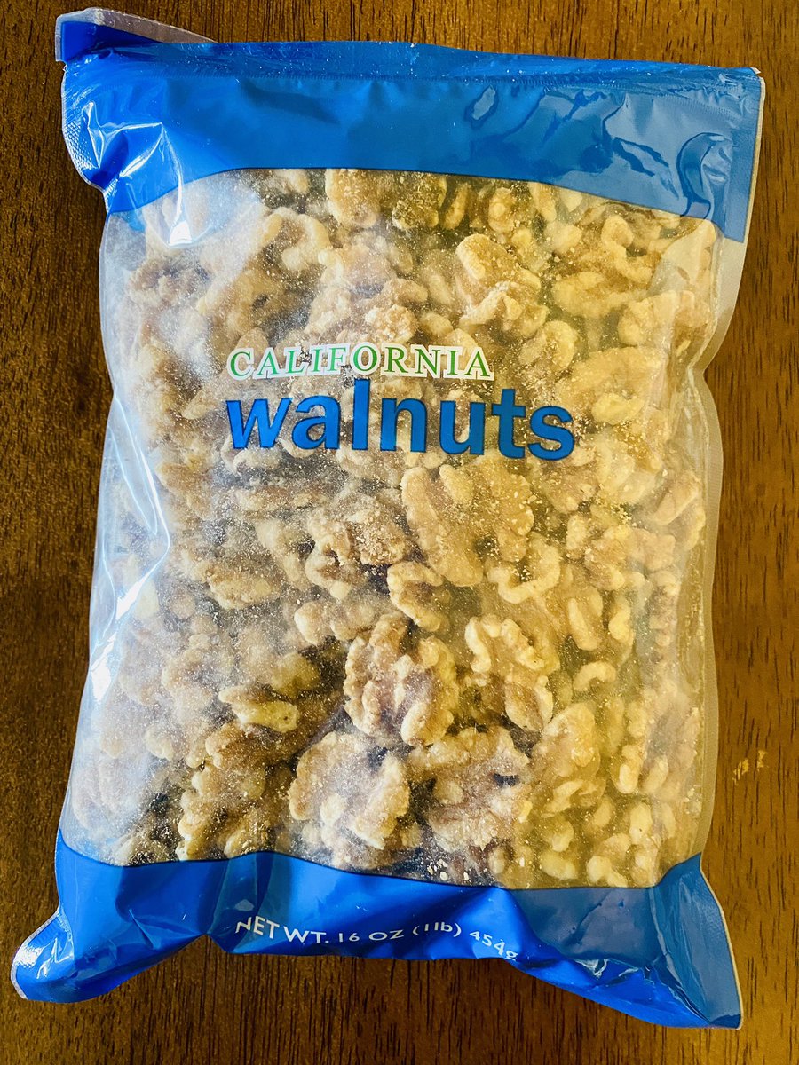 jerlynnutrition's tweet image. May 17 is National Walnut Day! Walnuts provide heart healthy fats, fiber, vitamins and minerals. Add a handful to yogurt, mixed salads, or a trail mix. #walnutbenefits