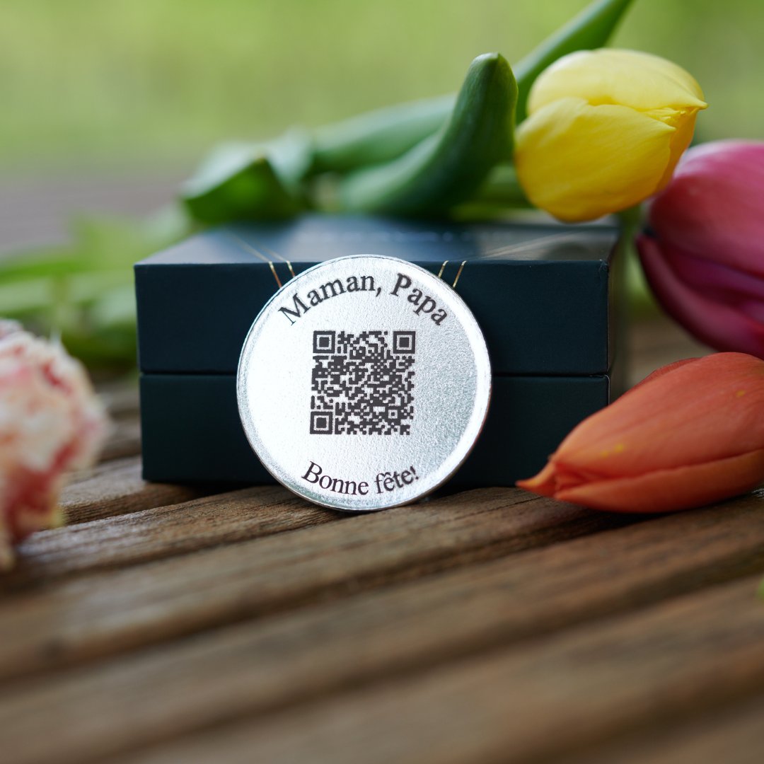 VeraValorMint's tweet photo. L’occasion de partager un mot doux qui restera gravé à jamais dans un objet de valeur et de transmission. 🤝

✨ or : https://t.co/xNyT43hNqX  
🪙 argent : https://t.co/TJMj1B9lQJ 

#or #argent #gold #silver #veravalor #mothersday #fathersday https://t.co/XHqyhoT6Yi