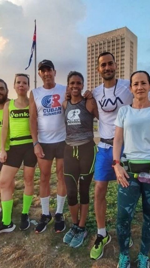 En la noche de ayer, quienes estaban conectados al Canal Caribe de la TV cubana se sorprendieron cuando comenzaron a ver rostros conocidos, los rostros de amigos Cuban Runners que estaban contando sobre sus experiencias como corredores y también en imáge… instagr.am/reel/CsWC4AxOq…