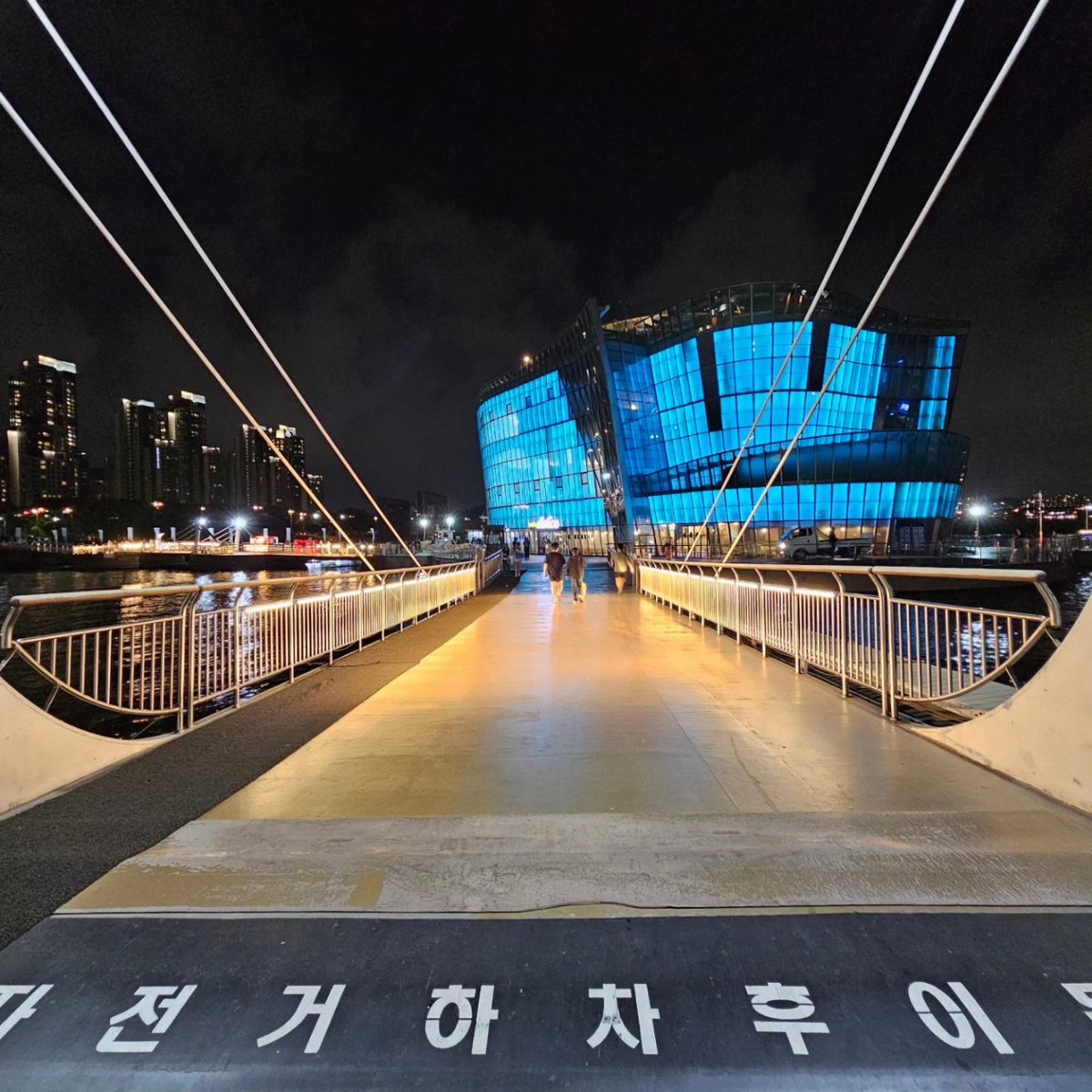 mirudo24's tweet photo. #SeoulEpic_night #nightography #Seoul #bridge #color

@SamsungPolska #SamsungMembers #SamsungMembersConnect #SamsungEvent #withGalaxy #Samsung #SamsungCommunity @Samsung #GalaxyS23 #GalaxyS23Ultra

#Korea #SouthKorea #RepublicofKorea #KoreaPołudniowa #Seul https://t.co/zBbNAsTbWX