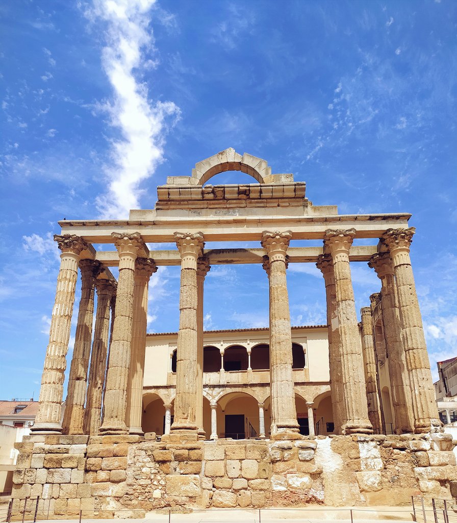 Turismo_Merida_'s tweet photo. #Feliz miércoles desde #Mérida #patrimoniodelahumanidad
📌 Templo de Diana.
#tourism #MéridaRomana #romantemple #GCPHE https://t.co/gDX0abKqPk