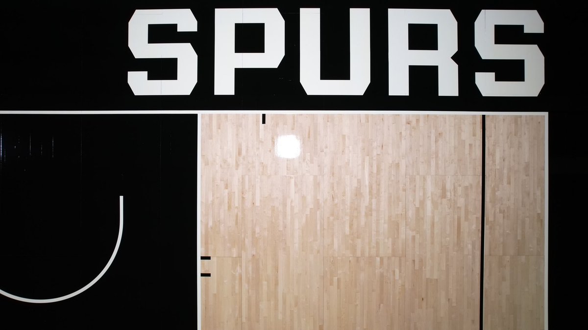 PratersFlooring's tweet photo. We provide the best service and the quality in the game!
.
.
#pratersflooring #flooringdesign #collegebasketball #praters #nba #ncaa #hoopdreams #customcourts https://t.co/lHk01s6iy9