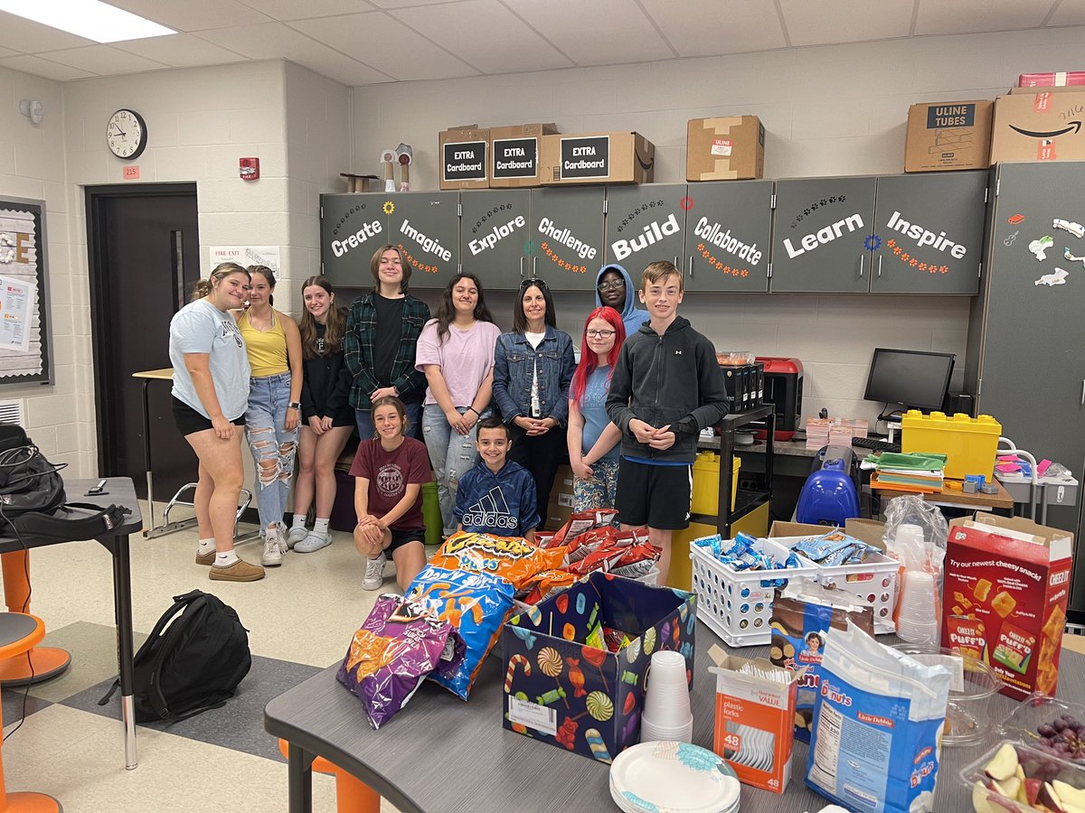 They are fed and ready to go!  Wish this group good luck in the <a href="/LIU12_STEM/">Lincoln IU12 STEM</a> 3D Design Competition. #NESDtdbc