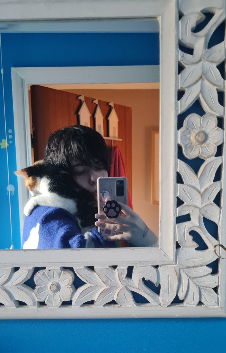 beetlebeef's tweet image. 👀
Art in 3rd slide be @/Kryonsite