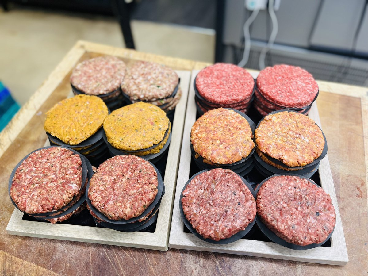 We’ve gone Burger Crazy this week as the sun ☀️ has decided to finally show up, flavours this week:

House Beef Burger 
Beef, Sundried tomato &amp; olive 
Red Thai Chicken 
Jamaican Curried Goat
Asian Spiced Duck 
Pork &amp; Chorizo 

All freshly made ready &amp; waiting