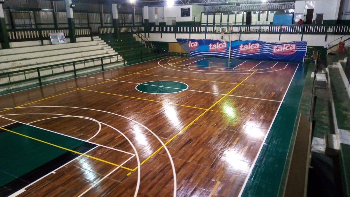filpalopoli's tweet photo. Es una enorme alegría para todo el basquet salteño que @TribunoBasquet haya podido reparar y poner a nuevo el piso de parquet del complejo Vitale. Quedó hermoso! Necesitamos más obras de estas y más dirigentes comprometidos como los de este club. https://t.co/v63n5cZscv