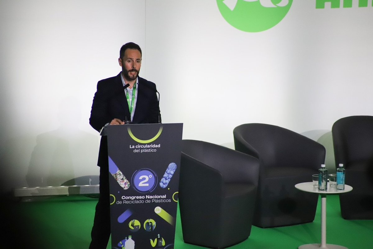 "En el #DiaMundialDelReciclaje, día de todos los que estamos aquí y de los comprometidos con la economía circular, quiero daros las gracias por apostar por la economía circular de plásticos" 

➡️Óscar Hernández de <a href="/ANARPLA/">ANARPLA</a> Clausura el Congreso 

#congresoAnarpla #rplásticos