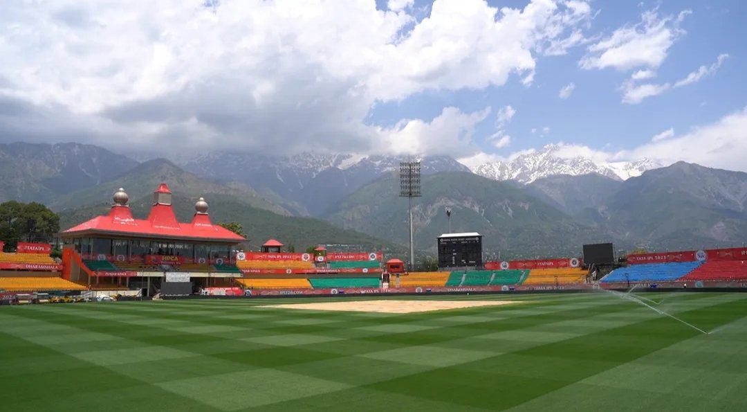 RominderRana's tweet photo. Picturesque!😍
🏏 Welcome to HPCA Stadium, a cricket paradise in the heart of Dharamshala! Witness breathtaking views of snow-capped mountains while enjoying world-class cricket. https://t.co/nIkpEBscGS