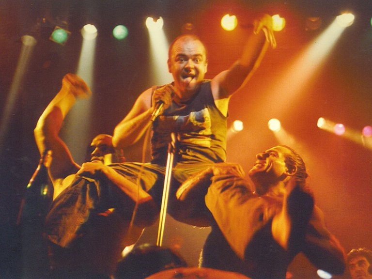 marchisergio's tweet photo. Hoy, Luca Prodan hubiera cumplido 70 años. Un torrrrrnado que arrasó nuestro rock y nuestro jardín primitivo. https://t.co/4fASM6IChV
