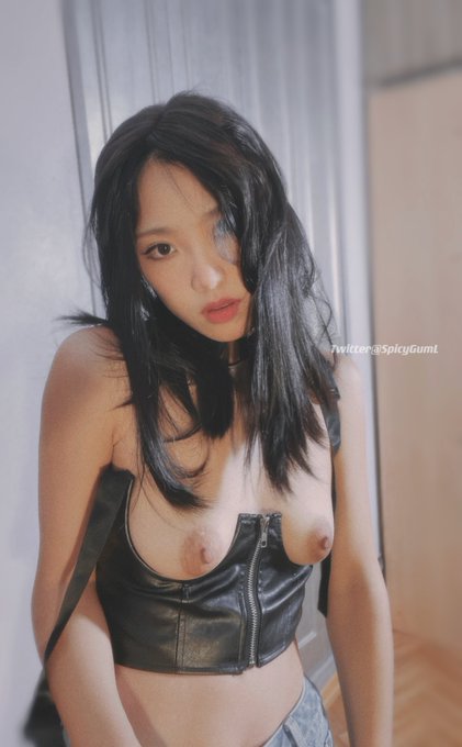 Come kiss them?  要亲亲😗 https://t.co/m4v4YjE2DR