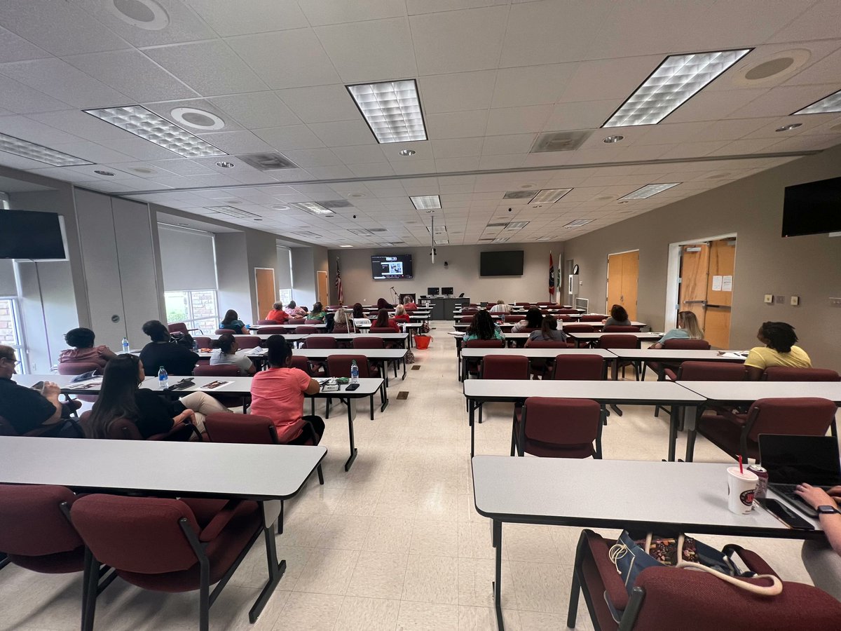 msutkmc's tweet photo. We wrapped up our final TKMC Near You at the Verona/Shannon MSU Extension office Monday! We appreciate all of the school districts, MDRS staff, &amp; families that joined us to learn more about the services available for individuals with disabilities. Thank you! https://t.co/9qDecW0rvM