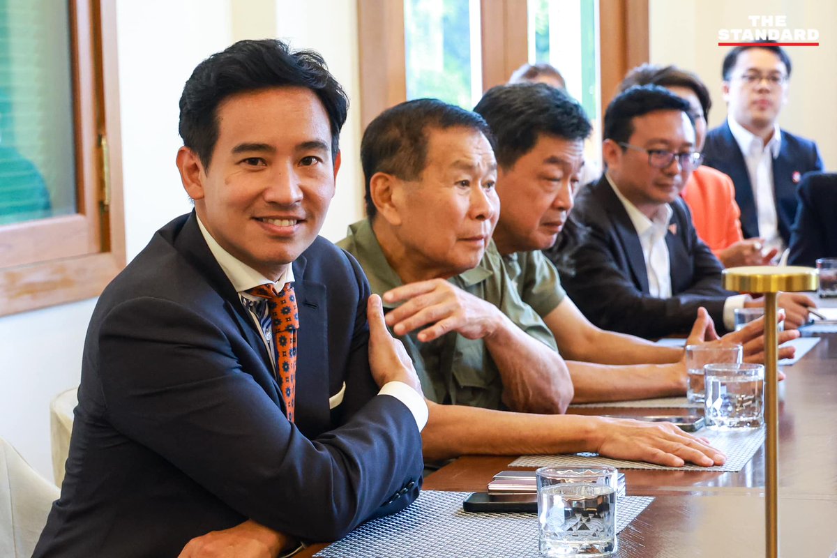 thestandardth's tweet image. เปิดภาพห้องพูดคุยจัดตั้งรัฐบาลก้าวไกล เป็นไปด้วยความชื่นมื่น ก่อนแถลงทางการพรุ่งนี้

#เลือกตั้ง2566 #เลือกตั้ง66 #จัดตั้งรัฐบาล #รัฐบาลก้าวไกล

ภาพ: ศวิตา พูลเสถียร